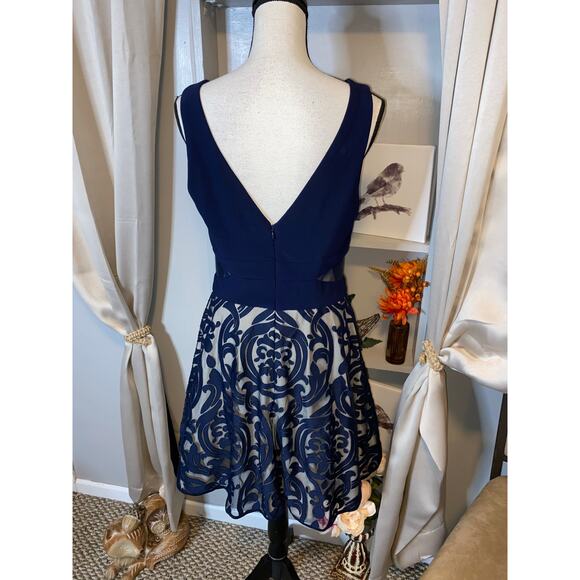 Xscape Women’s Embroidered V-Neck Fit & Flare Dress GUC Navy Blue Nude Lining - Picture 4 of 13